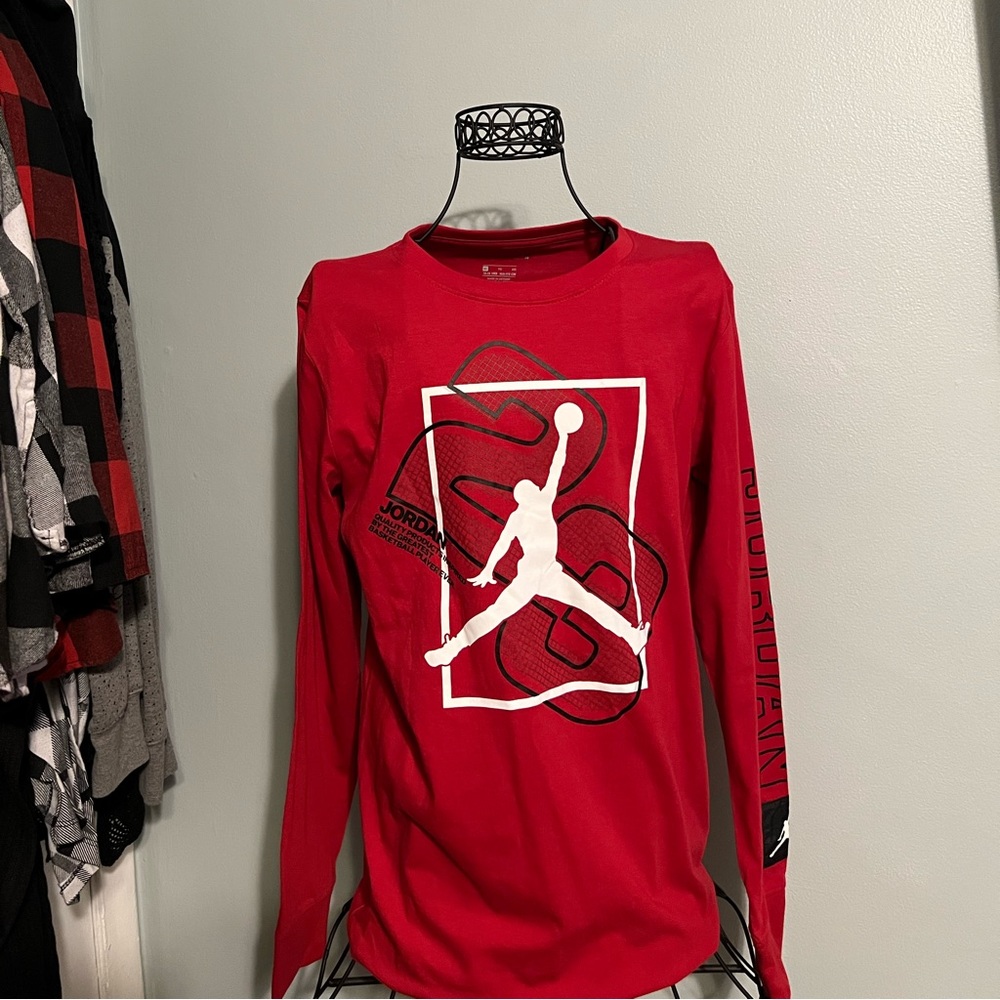 NWT Jordan Boys Long sleeve T-Shirt Red with Jumpman 23 Logo Size XL